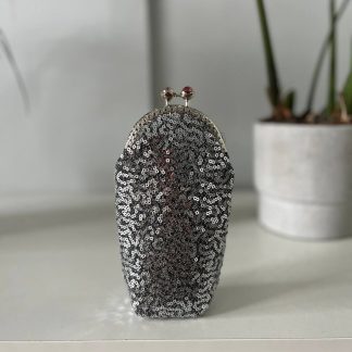 Футляр з паєтками