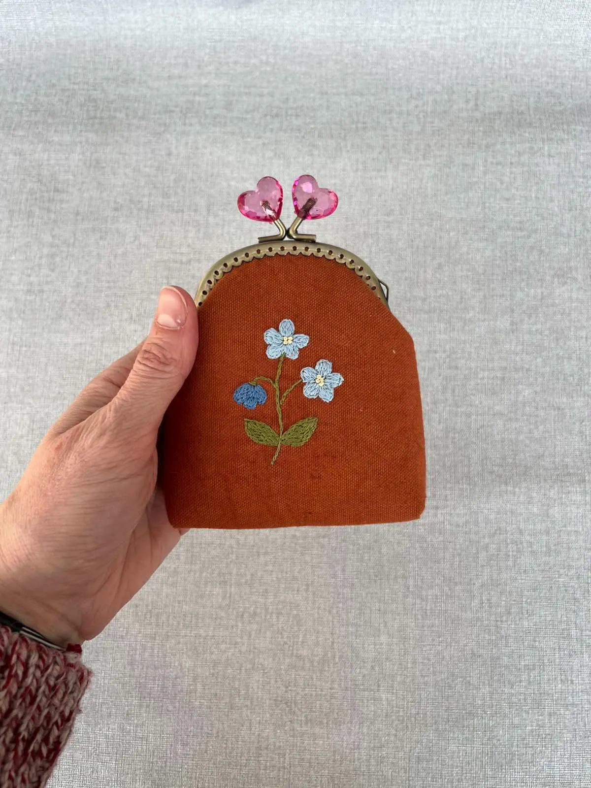 Гаманець з вишитими незабудками
