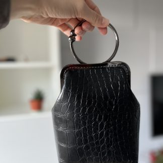Чорна сумочка з екошкіри